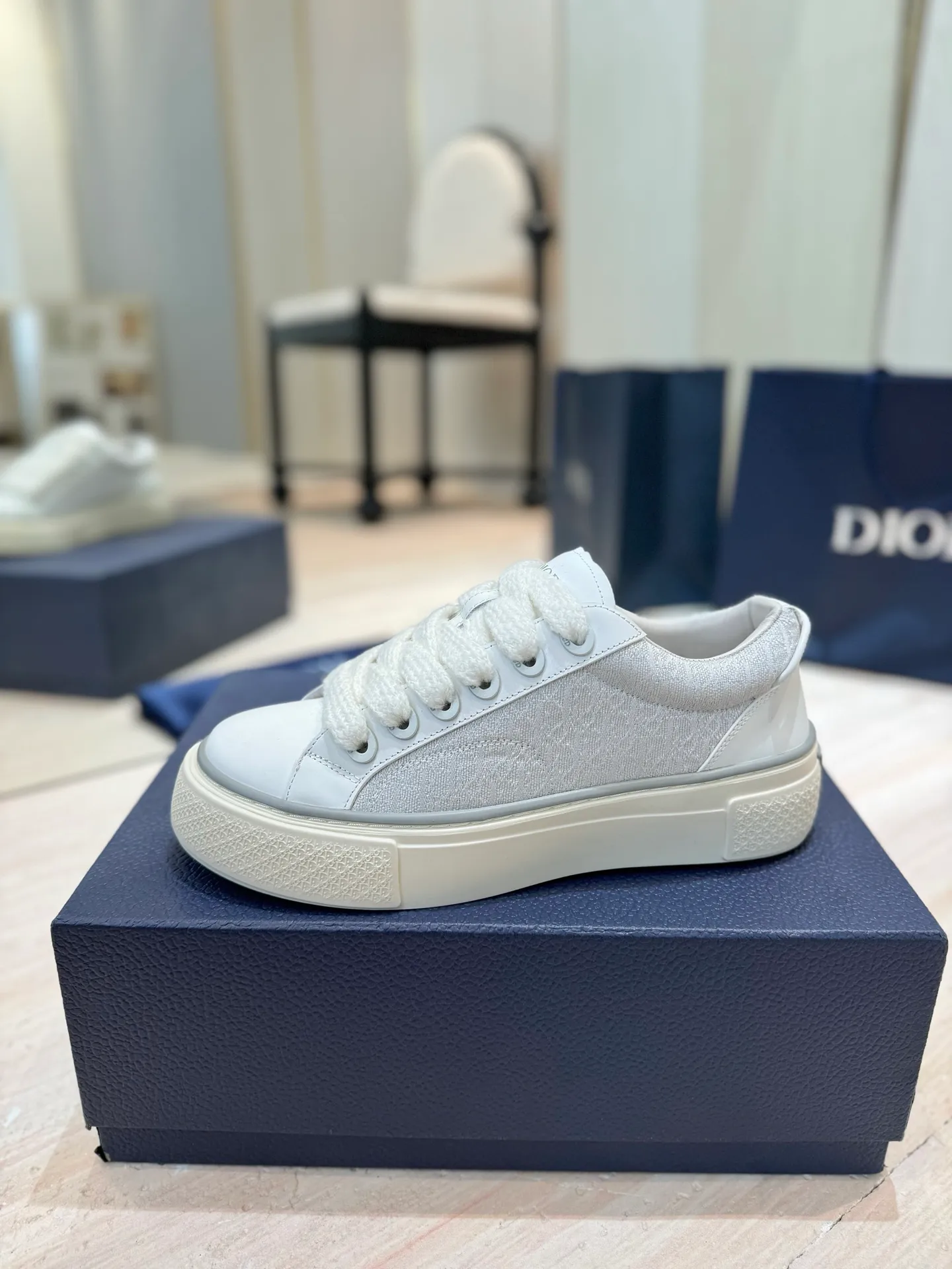 👟👟Ex-factory price 600👟👟 (Top version) Dior 2025 autumn and winter haute couture series new men's shoes CD jelly-colored flat casual shoes Dior and STONE ISLAND B33 round toe lace-up canvas skate shoes Stars' same style Oblique letter logo embroidered retro color-blocking sneakers The top high-end version on the market ✅ Upper: imported custom calfskin/suede leather ✅Inner: water-dyed cowhide lining ✅Outsole: original open-molded Tpu outsole ✅Packaging: full set of original box ✅Size: 35-45 (46 pieces customized, non-refundable)